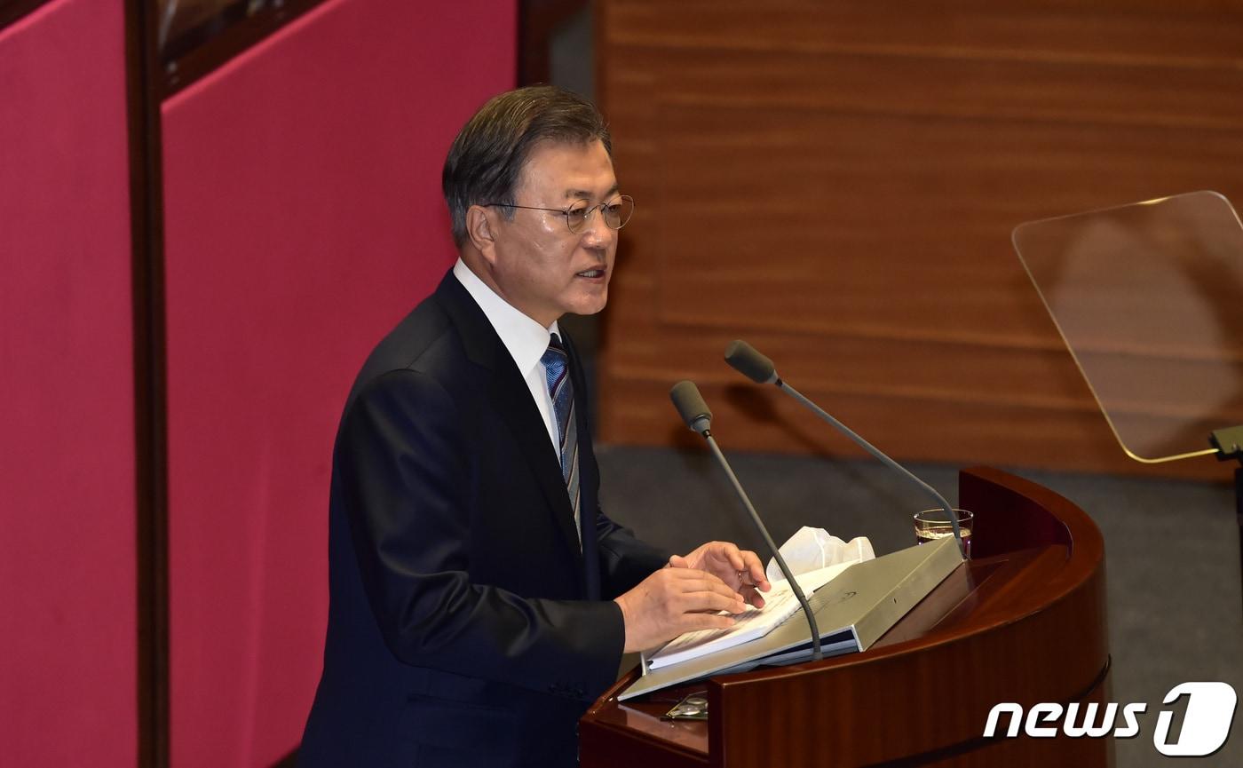 본문 이미지 - 문재인 대통령이 28일 오전 서울 여의도 국회에서 2021년도 예산안 시정연설을 하고 있다. 2020.10.28/뉴스1 ⓒ News1 성동훈 기자