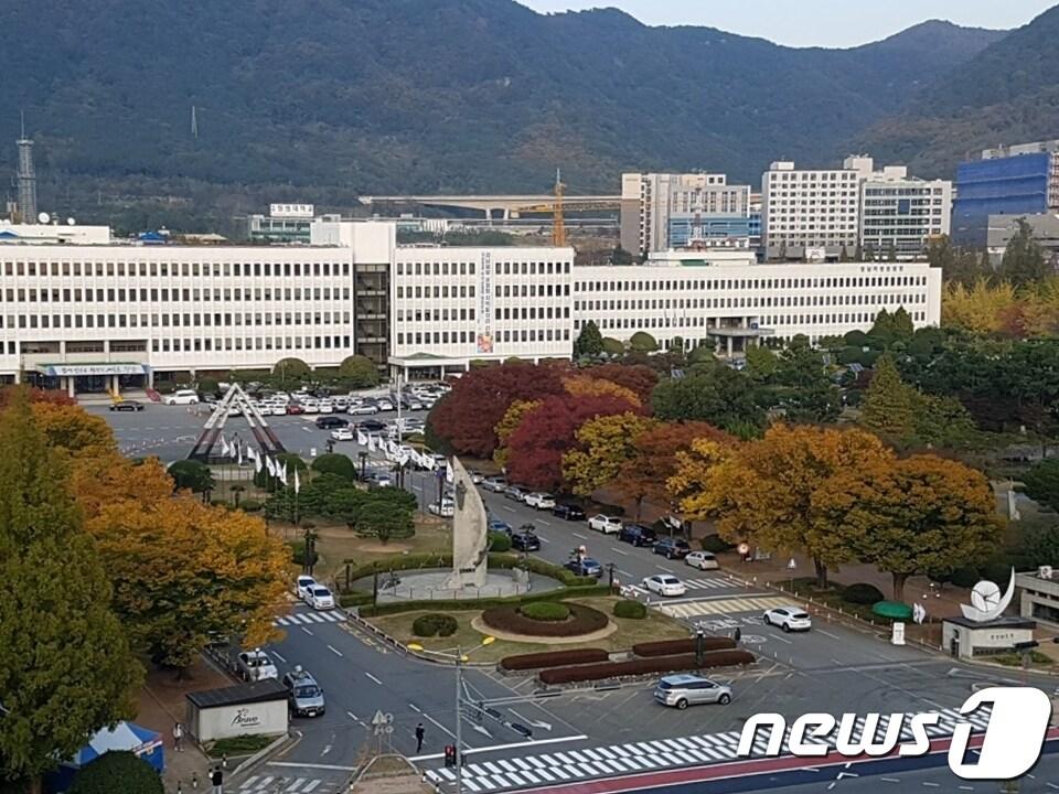 본문 이미지 - 경상남도청 전경.2020.10.29/뉴스1 ⓒ News1 강대한 기자