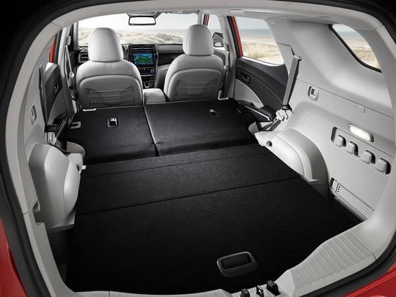 본문 이미지 - 쌍용자동차가 6일부터 전국 전시장에서 '2021 티볼리 에어(TIVOLI Air)'의 판매를 시작했다. 티볼리 에어의 적재공간은 2열 폴딩 시 1879㎜로 확장된다. (쌍용차 제공) 2020.10.6/뉴스1