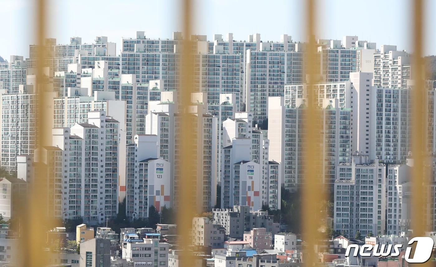 본문 이미지 - 서울 강북의 한 아파트 단지. 2020.10.6/뉴스1 ⓒ News1 허경 기자