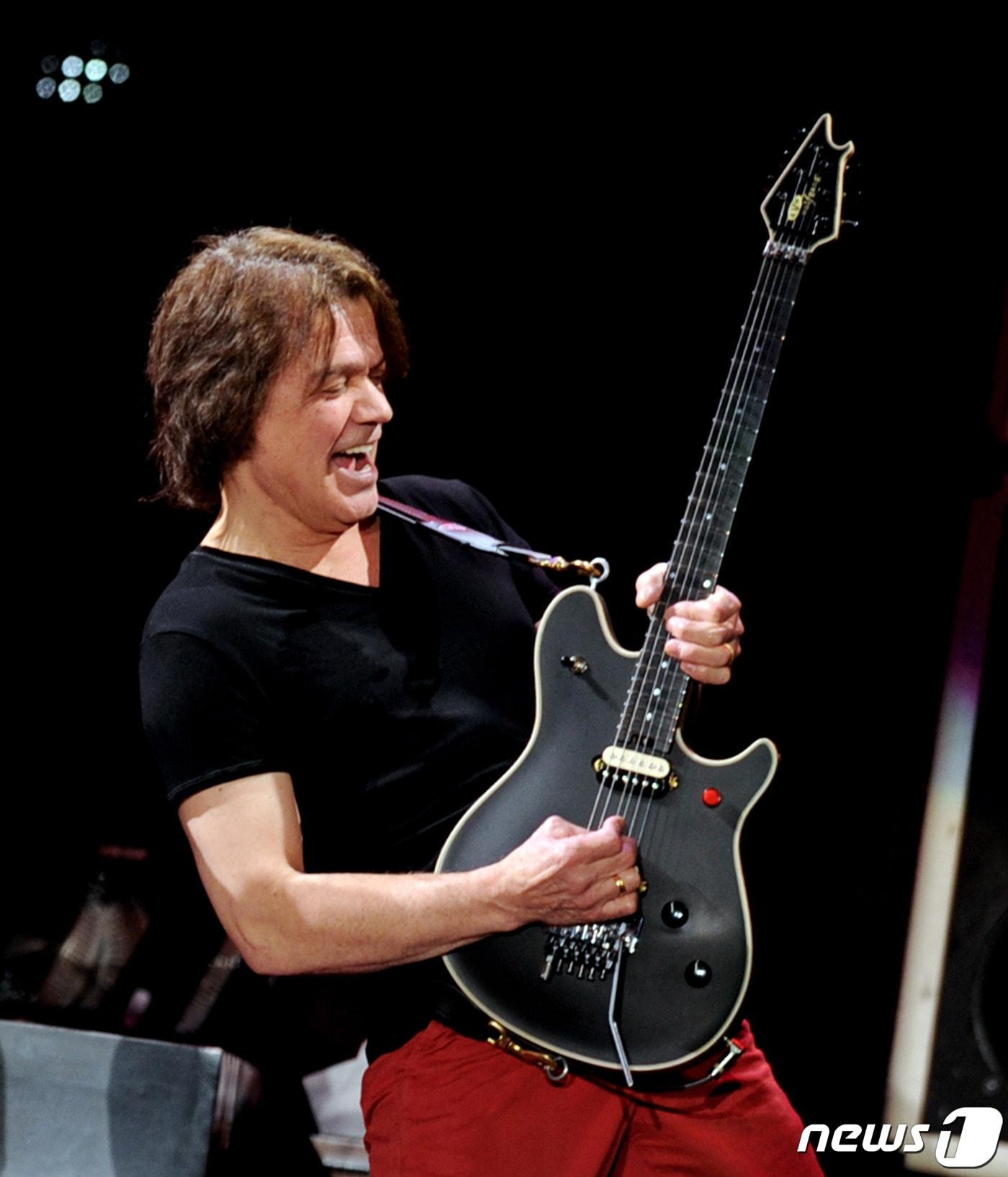 본문 이미지 - 에디 반 헤일런 ⓒ AFP=뉴스1 자료사진