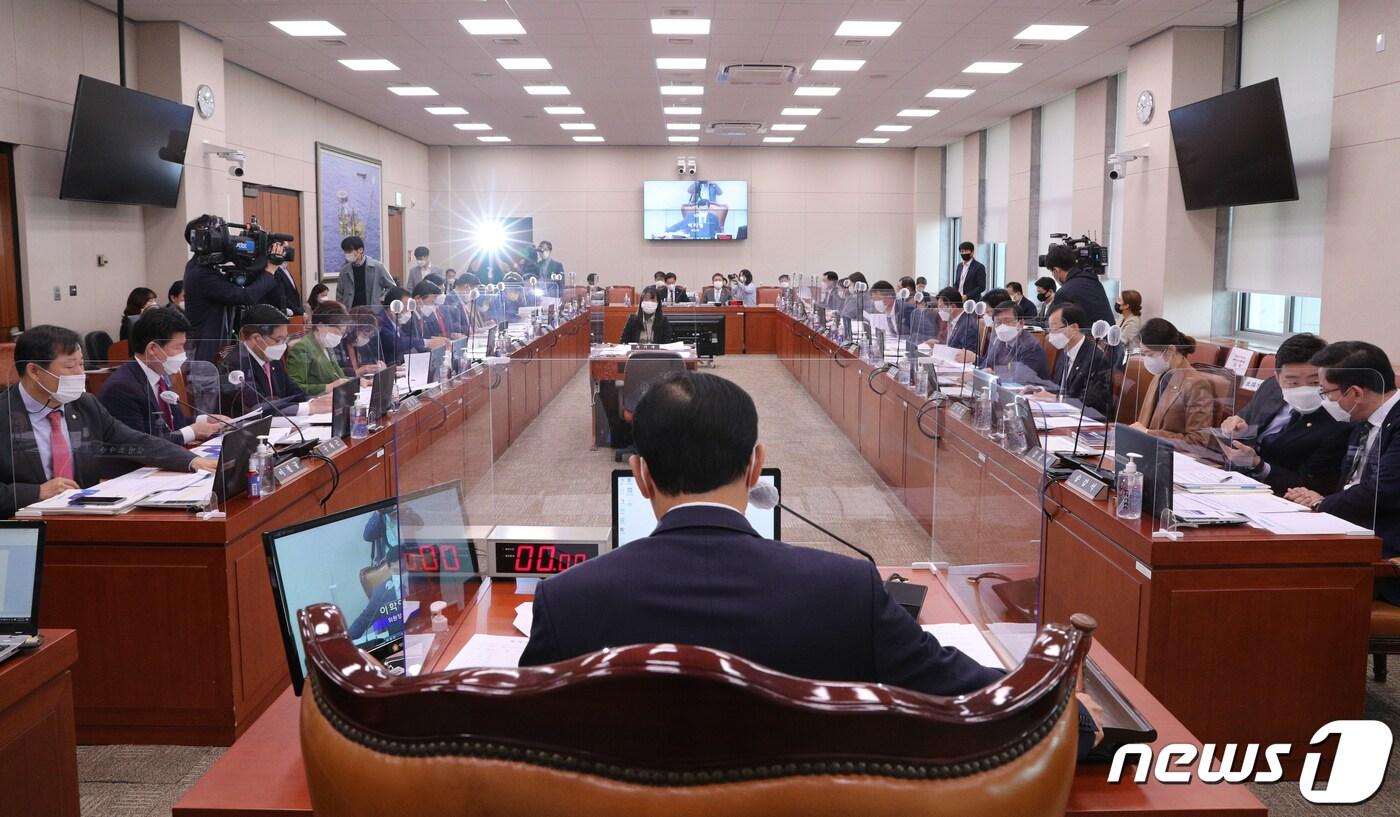 본문 이미지 - 국정감사 첫날인 7일 서울 여의도 국회에서 산업통상자원중소벤처기업위원회 산업통상자원부 국정감사가 열리고 있다. 2020.10.7/뉴스1 ⓒ News1 성동훈 기자