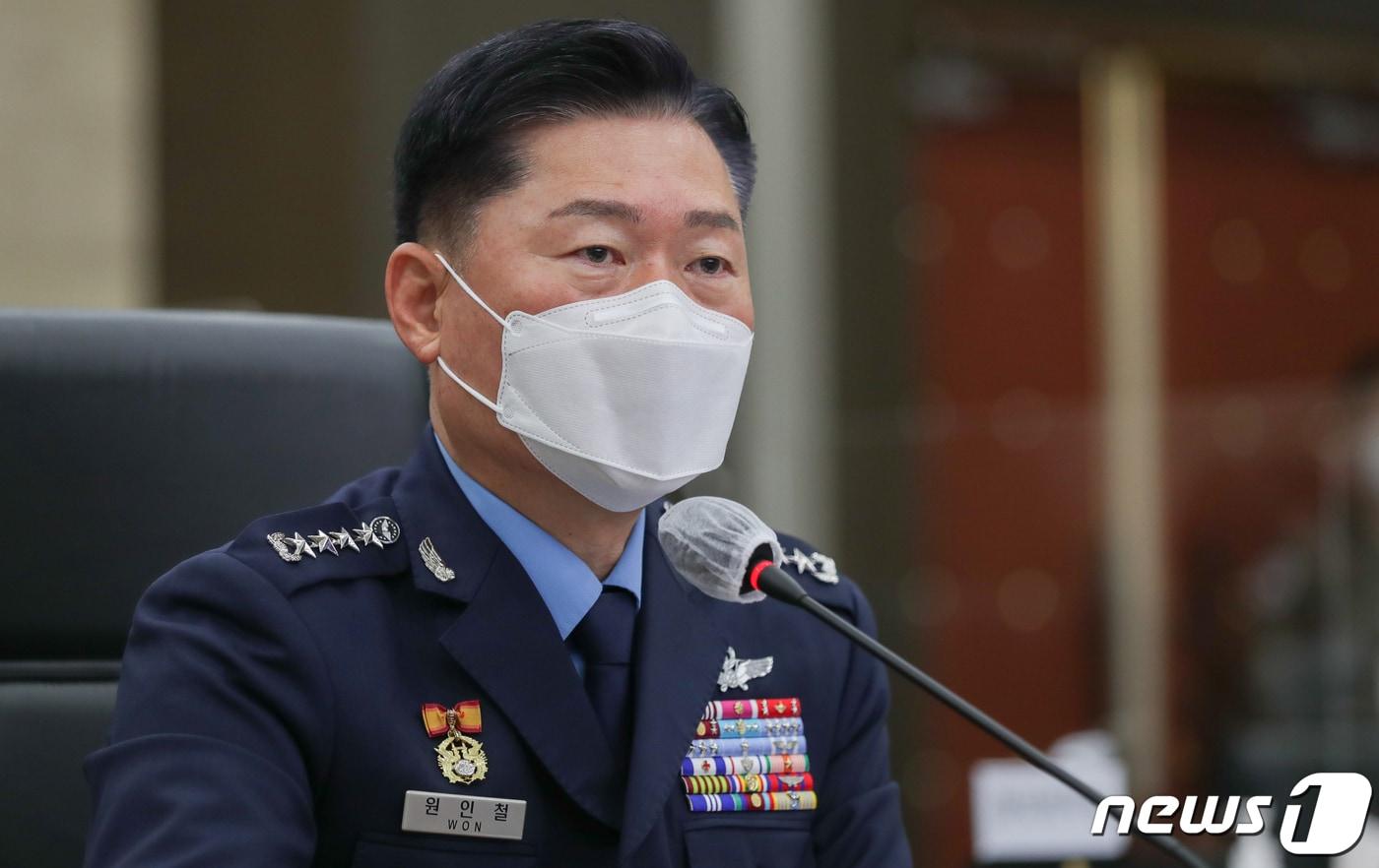 원인철 합동참모본부 의장이 8일 오전 서울 용산구 합동참모본부에서 열린 국회 국방위원회의 합동참모본부에 대한 국정감사에서 의원들의 질의에 답하고 있다. 2020.10.8/뉴스1 ⓒ News1 신웅수 기자