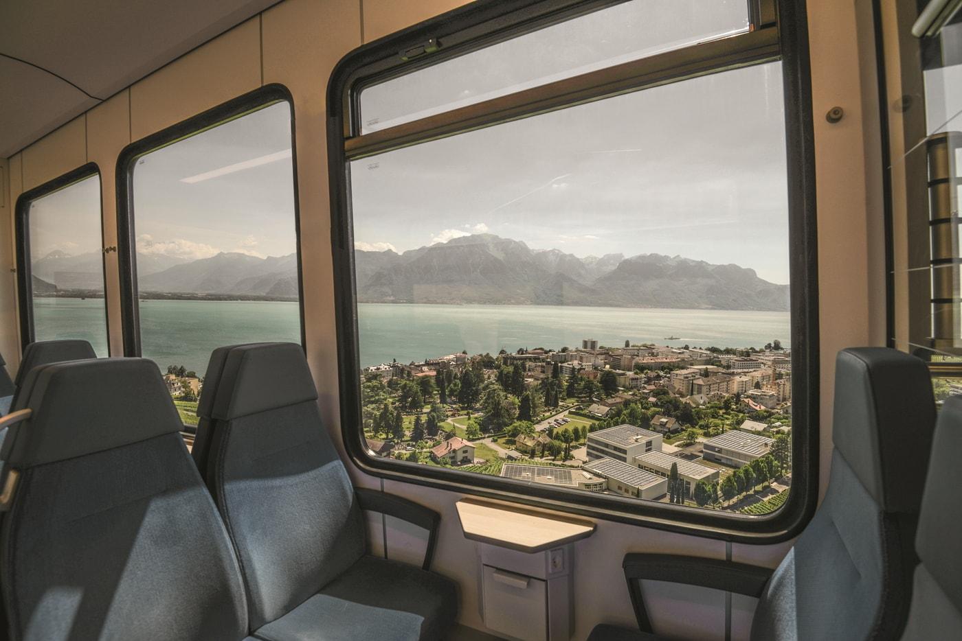 본문 이미지 - 골든패스 파노라믹(GoldenPass Panoramic).을 타고 바라보는 바깥 풍경 이하 스위스관광청 제공