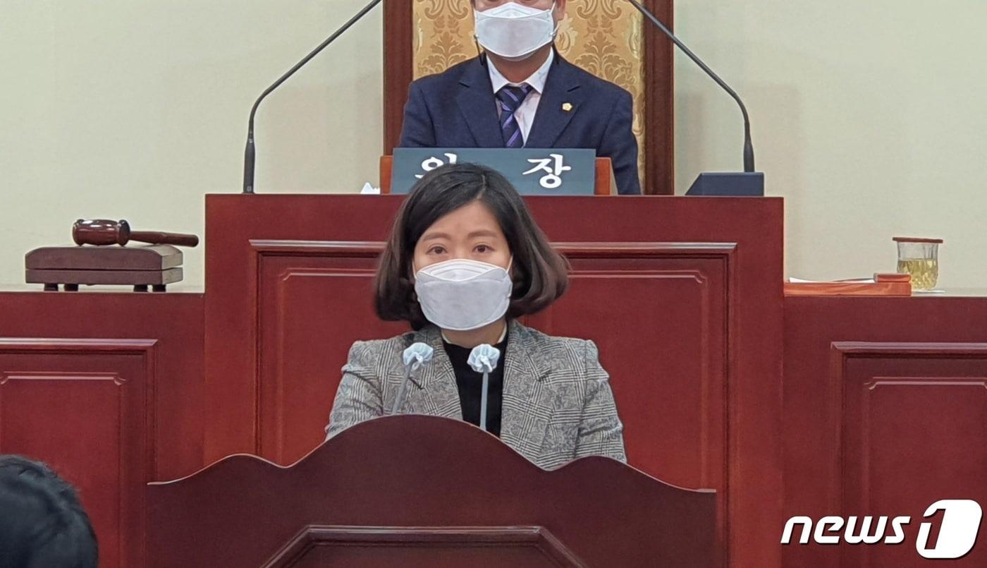 본문 이미지 - 김효정 부산 북구의회 의원이 10일 오전 제245회 북구의회 제2차 정례회에서 5분 자유발언을 하고 있다.2020.11.10/ⓒ 뉴스1 노경민 기자
