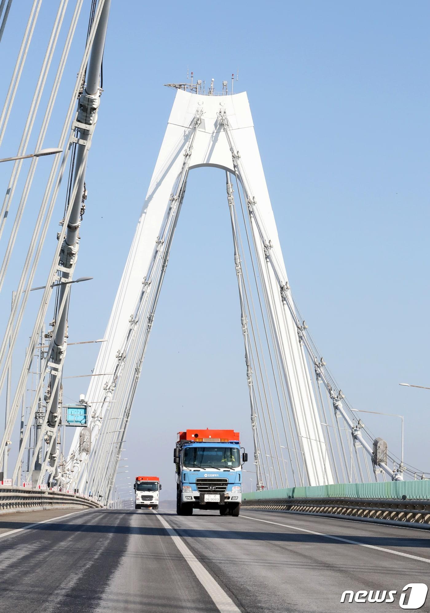 본문 이미지 - 인천공항고속도로 영종대교 / 뉴스1 DB ⓒ News1 정진욱 기자