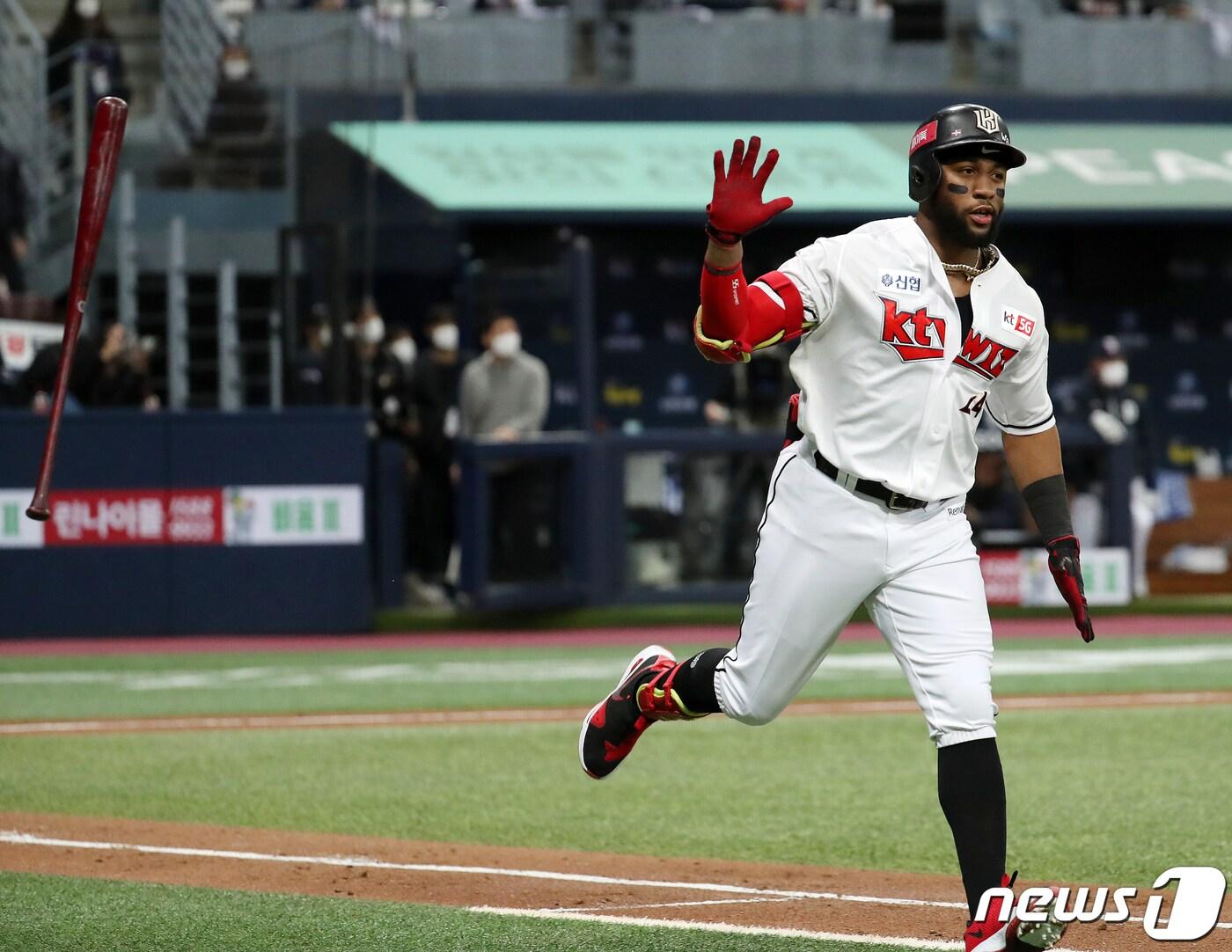 본문 이미지 - KT 위즈에서 뛸 당시의 멜 로하스 주니어. /뉴스1 DB ⓒ News1 김진환 기자