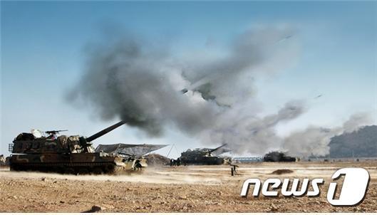 본문 이미지 -  K9자주포 사격훈련 모습. (방위사업청 제공) 2020.11.13/뉴스1