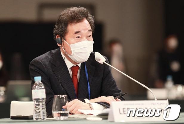 본문 이미지 - 이낙연 더불어민주당 대표가 13일 오전 서울 용산구 그랜드 하얏트 호텔에서 열린 제28차 한일포럼에 참석해 기조연설을 하고 있다. (한일포럼 제공) 2020.11.13/뉴스1