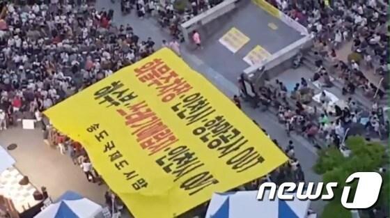 본문 이미지 - 송도주민들이 화물주차장 건립에 반대하는 시위를 하고 있다.&#40;올댓송도 제공&#41;ⓒ 뉴스1