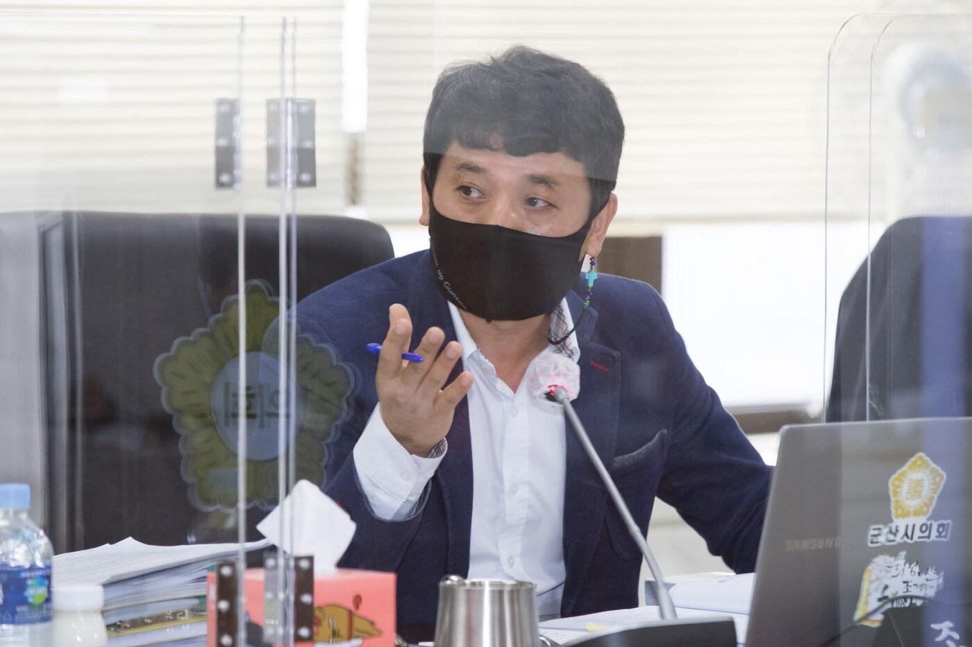 본문 이미지 - 군산시의회 조경수 의원이 군산시 행정사무감사에서 질의하고 있다. /ⓒ 뉴스1