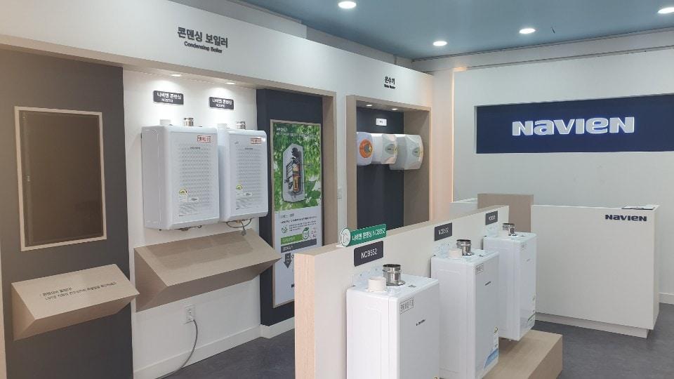본문 이미지 - 업계 최초 녹색매장, 경동나비엔 파주대리점 내부에 있는 콘덴싱보일러.(경동나비엔 제공)