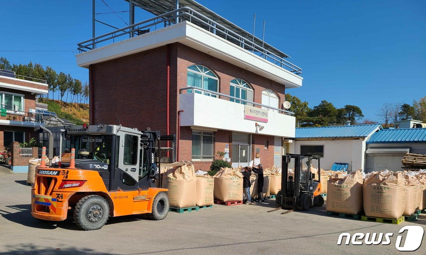 본문 이미지 - 속초시는 지난 달 26일부터 29일까지 2020년산 공공비축미곡 벼 매입을 추진했다. (속초시 제공)ⓒ 뉴스1