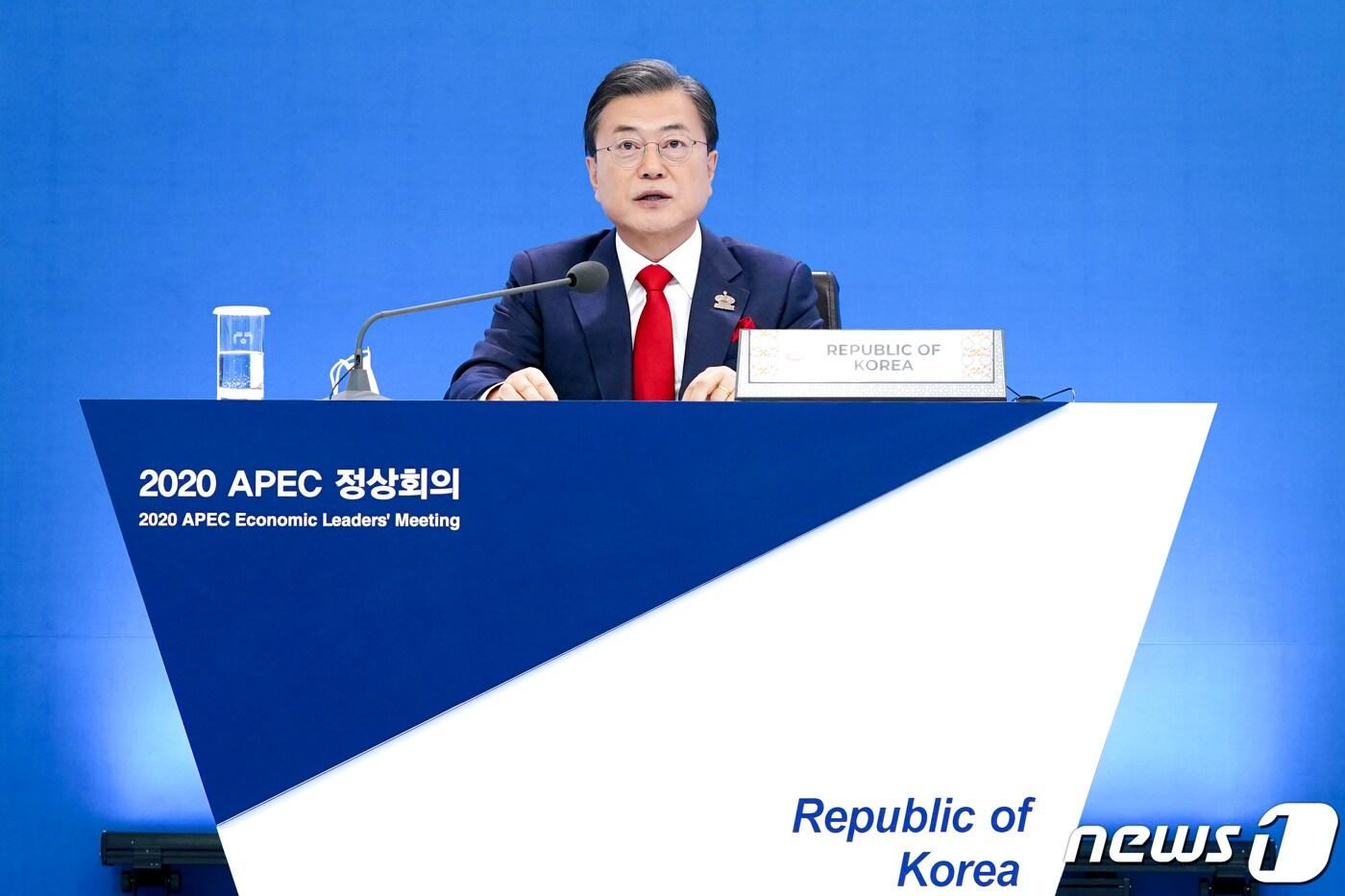 본문 이미지 - 문재인 대통령이 지난해 11월20일 청와대에서 화상으로 개최된 2020 아시아태평양경제협력체(APEC) 정상회의에서 발언하고 있다. 2020.11.20/뉴스1 ⓒ News1 유승관 기자