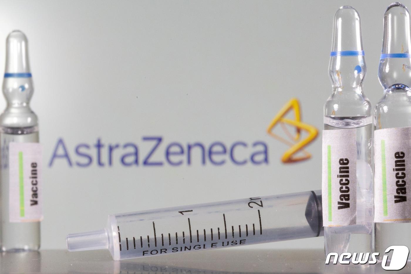 영국 제약사 아스트라제네카와 옥스퍼드대학이 공동개발 중인 코로나19 백신 최종 임상시험 분석 결과, 90%의 면역 효과를 확인했다고 아스트라제네카가 22일(현지시간) 밝혔다. ⓒ 로이터=뉴스1 ⓒ News1 포토공용 기자