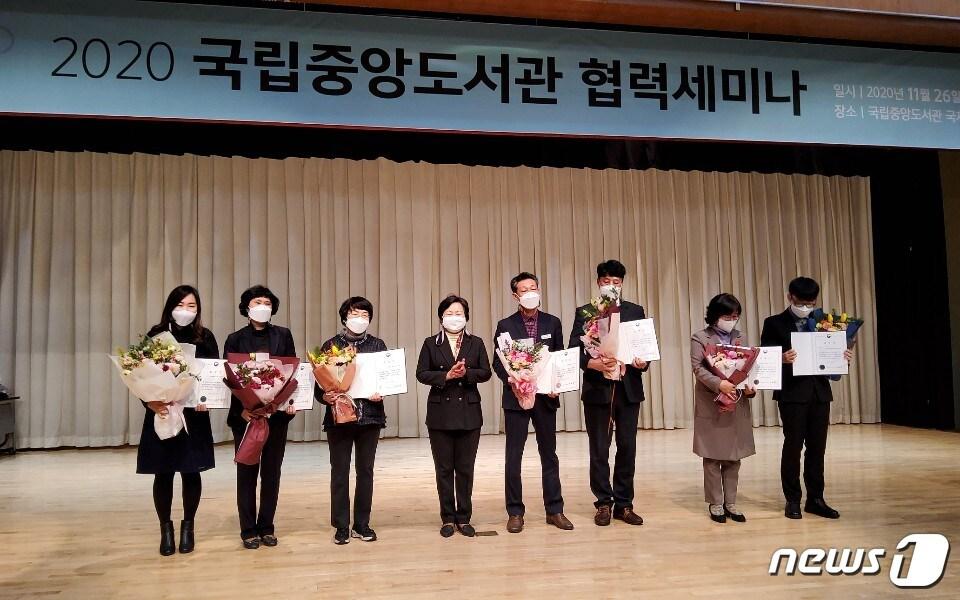 본문 이미지 - 전북 고창군립도서관이 공공도서관 협력업무 분야의 공로를 인정받아 국립중앙도서관장 표창을 받았다. ⓒ 뉴스1