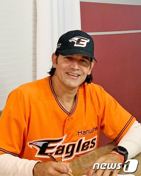 본문 이미지 - 카를로스 수베로 한화 이글스 신임 감독. (한화 이글스 제공) ⓒ 뉴스1