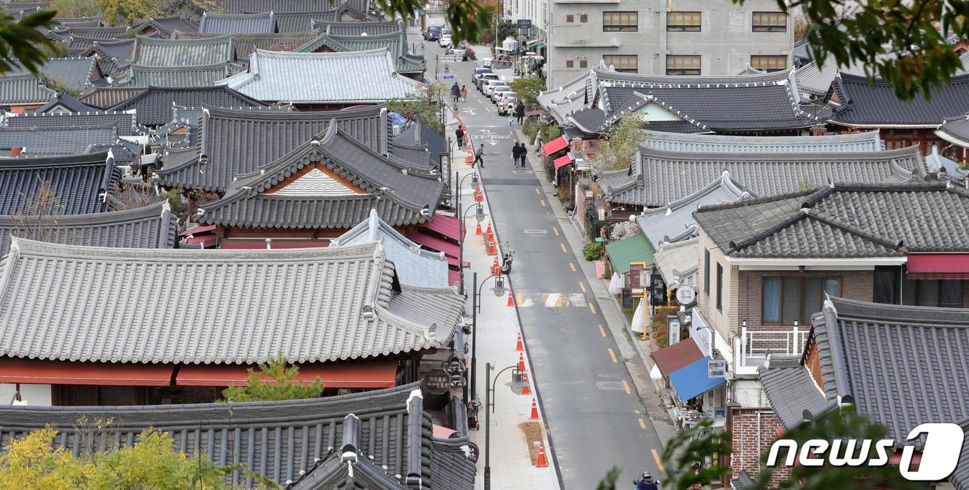 전북 전주시 한옥마을에 위치한 한옥숙박 시설들의 모습 ⓒ News1 
