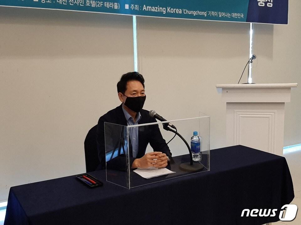 본문 이미지 - 장성민 세계와동북아평화포럼 이사장이 5일 대전 동구 선샤인 호텔에서 '미국의 신행정부와 한미동맹의 미래'라는 주제로 특강을 펼쳤다.ⓒ 뉴스1심영석 기자