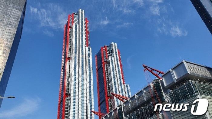 본문 이미지 - NH투자증권이 입주한 여의도 파크원(Parc1)전경. 2020.11.5. 뉴스1 김동규 기자 ⓒnews1