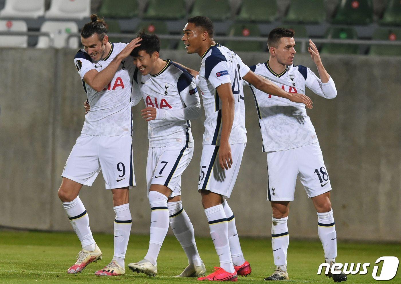 투입과 동시에 어시스트를 기록, 3-1 승리를 견인한 손흥민. ⓒ AFP=뉴스1