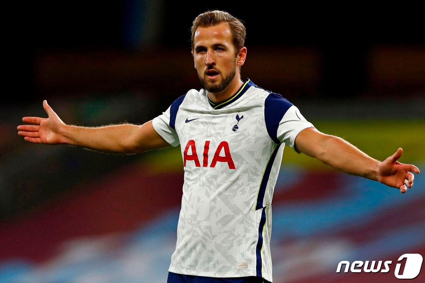 본문 이미지 - 토트넘 소속으로 300번째 출전한 경기에서 200호 골을 터뜨린 케인 ⓒ AFP=뉴스1