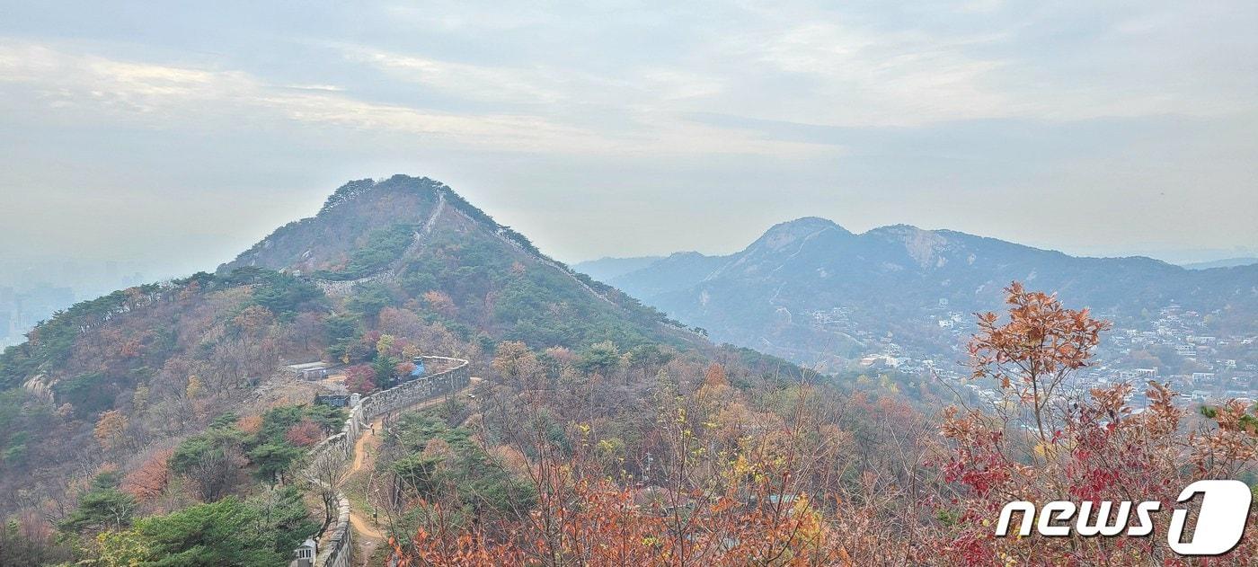 북악산 둘레길에서 바라본 풍경.ⓒ 뉴스1 이기림 기자