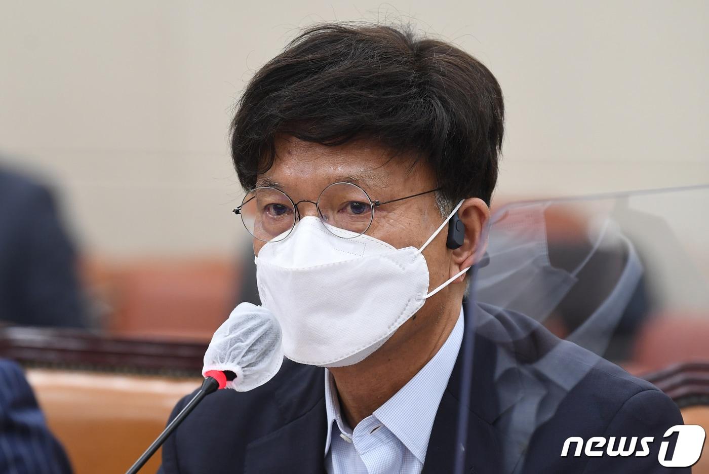 만취 상태로 지인을 성추행한 혐의로 검찰에 넘겨졌던 '보수 유튜버' 이병태 전 카이스트 교수가 무혐의 처분을 받았다. 2020.11.9/뉴스1 ⓒ News1 신웅수 기자