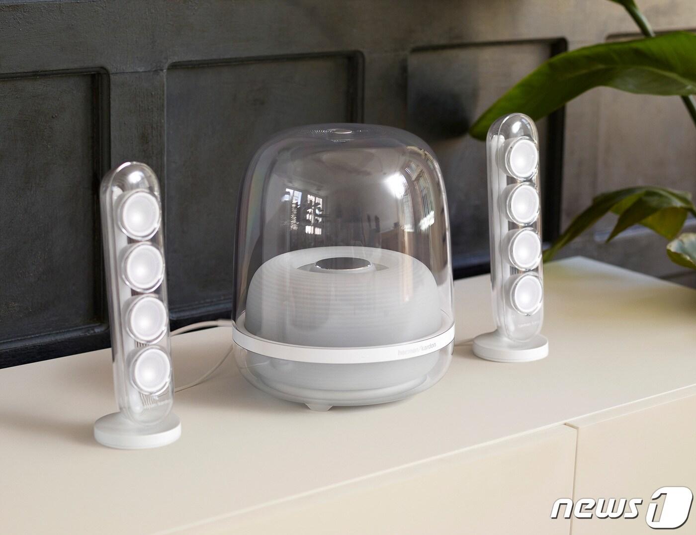 본문 이미지 - 하만 카돈이 1일 출시한 블루투스 스피커 시스템 '사운드스틱4' (하만 카돈 제공) ⓒ 뉴스1