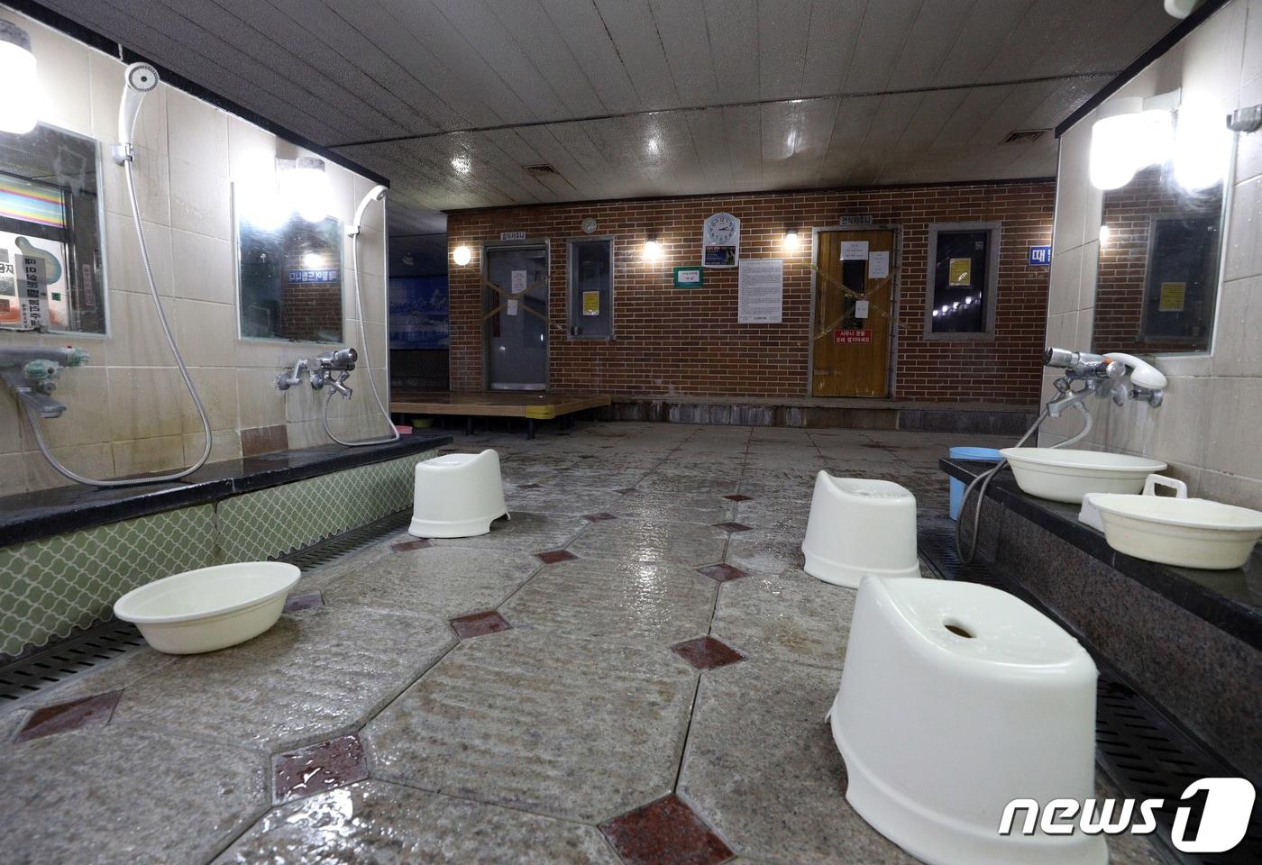 본문 이미지 - 서울의 한 목욕탕 내 한증막(사우나) 시설이 폐쇄돼있다(기사 내용과 무관한 곳). 2020.12.1/뉴스1 ⓒ News1 신웅수 기자