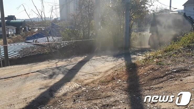 본문 이미지 - 경기도 특사경은 지난 11월 2일부터 13일까지 2주간 건설공사장과 폐기물 영업·처리업체 1만4000여 곳을 대상으로 집중 수사를 진행해 총 98곳에서 100건의 위법행위를 적발했다.(경기도특사경 제공)ⓒ 뉴스1