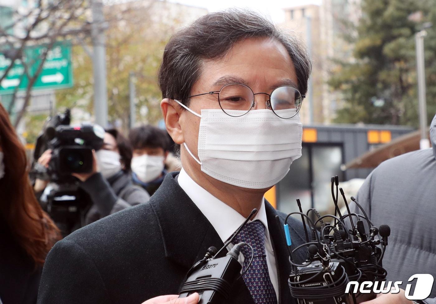 본문 이미지 - 라임자산운용(라임) 펀드 로비 의혹을 받는 윤갑근 전 대구고검장 2020.12.10/뉴스1 ⓒ News1 김명섭 기자