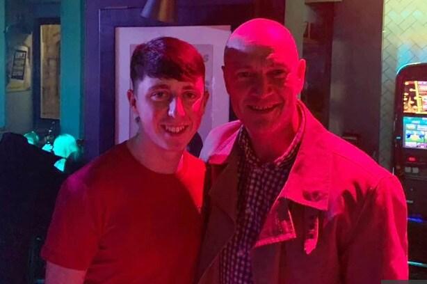 본문 이미지 - 아버지 맬컴 캘렌더와 아들 이완 - 더선 갈무리