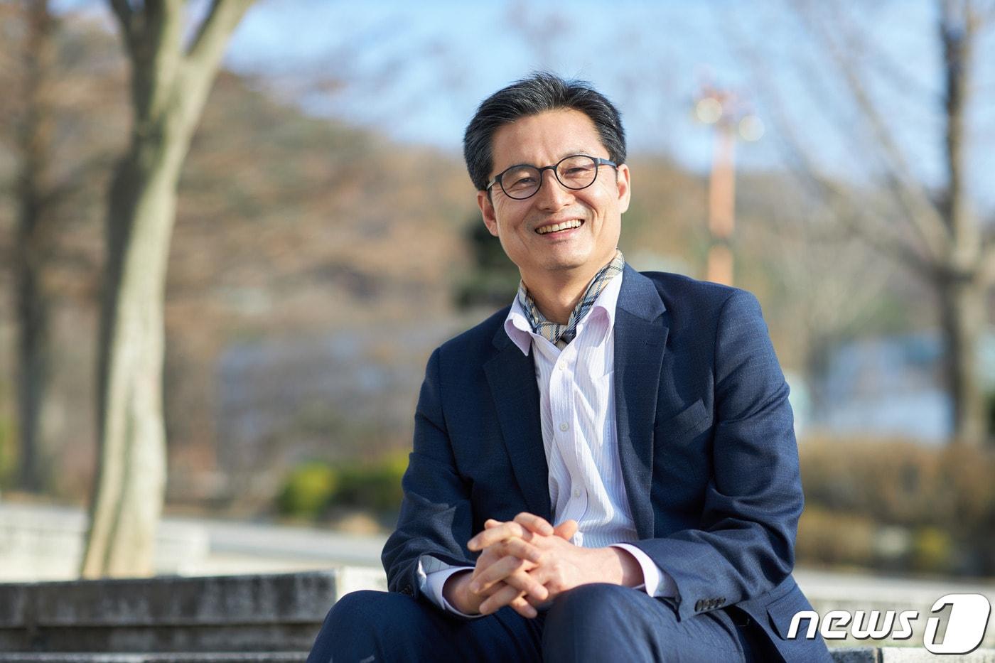 본문 이미지 - 청주대학교 미디어콘텐츠학부 김찬석 교수가 2020 안전문화대상에서 대통령표창을 받았다.ⓒ 뉴스1