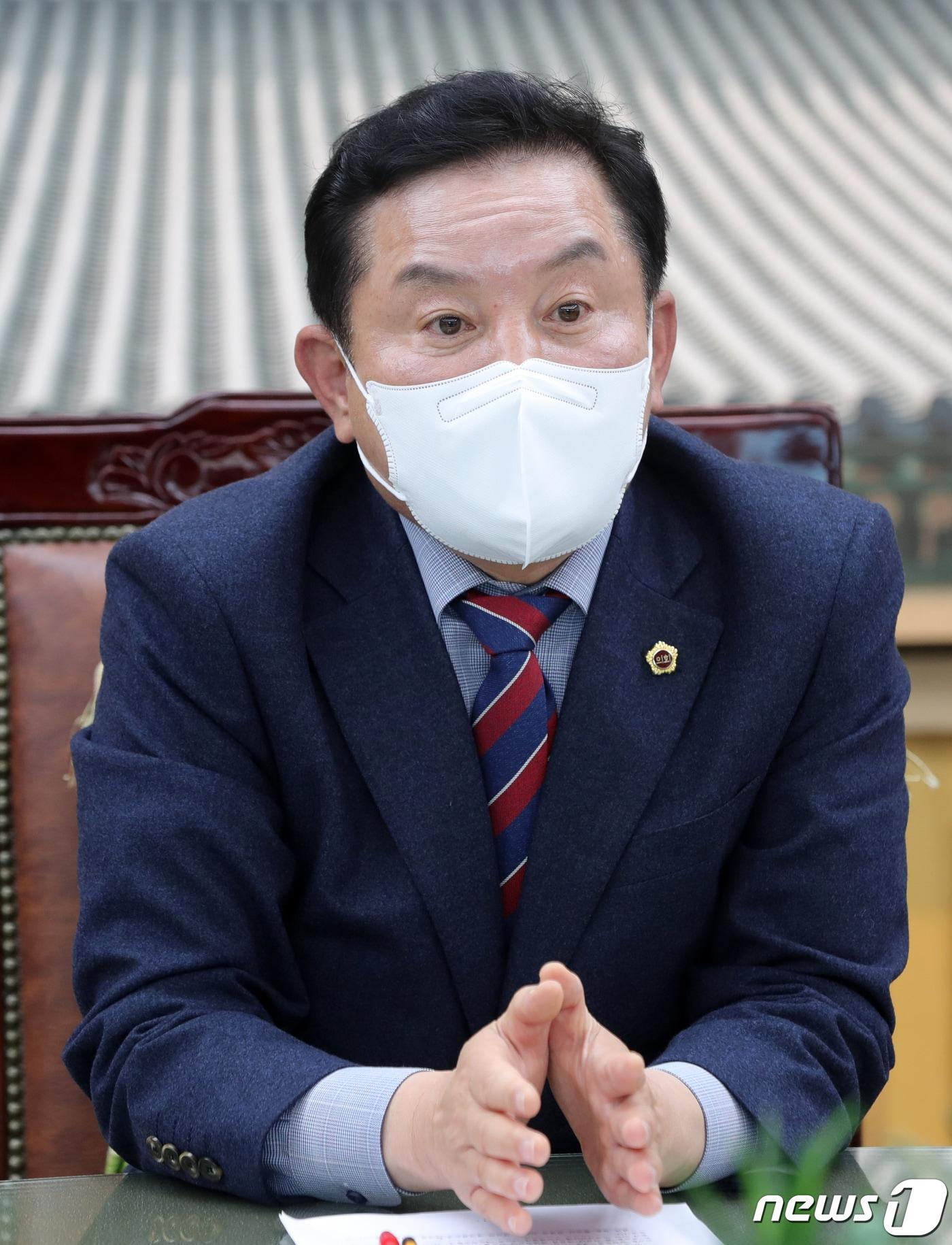 본문 이미지 - 송지용 전북도의회 의장이 자율접종 물량을 지역에 배정해야 한다고 주장했다./뉴스1 ⓒ News1 유경석 기자