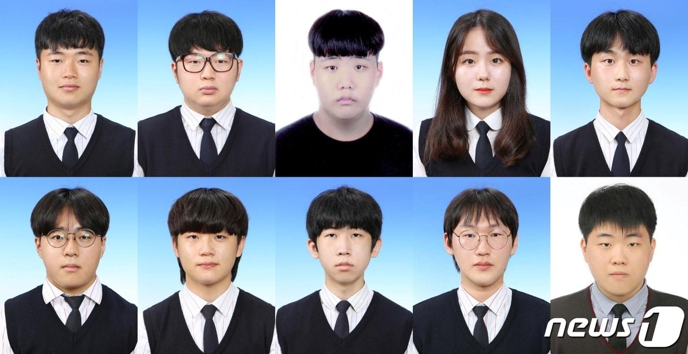 본문 이미지 - 공무원 시험과 철도공사 시험에 합격한 충주공고 학생들과 제천디지털고 학생. 윗줄 왼쪽부터 윤상혁. 임지원, 유상철, 김나래, 노태형. 아랫줄 왼쪽부터 박주성, 김지석, 이재원, 윤한규, 이정한.ⓒ News1