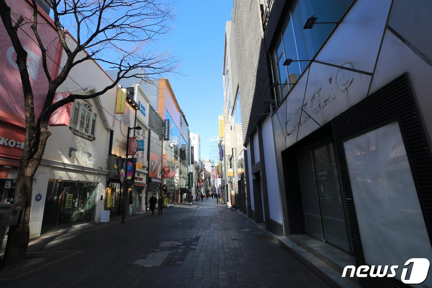 본문 이미지 - 서울 명동거리. 2020.12.15/뉴스1 ⓒ News1 구윤성 기자