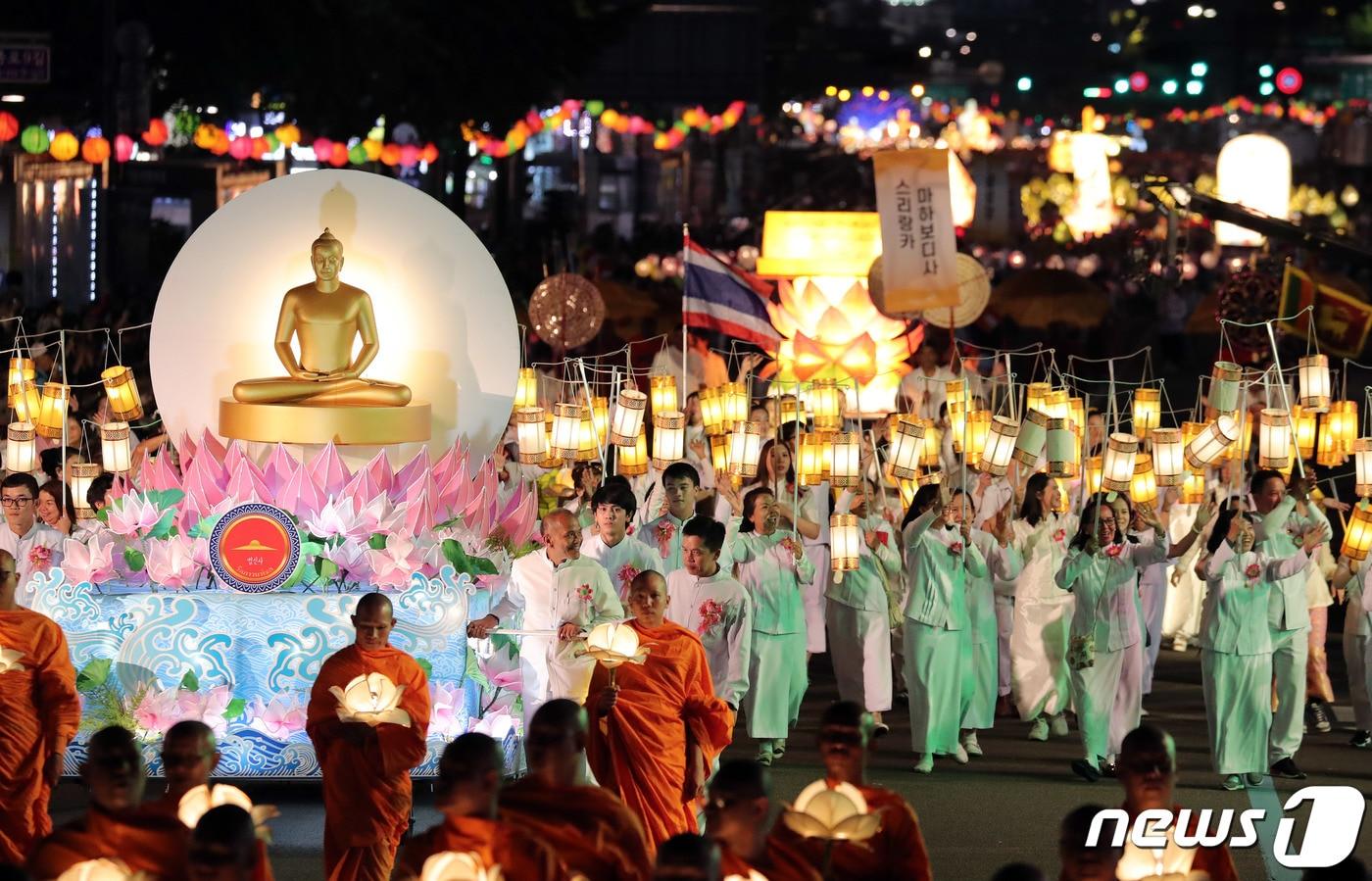지난 2019년 5월 부처님 오신날을 앞두고 서울 도심을 지나는 연등행렬.(뉴스1 DB) 