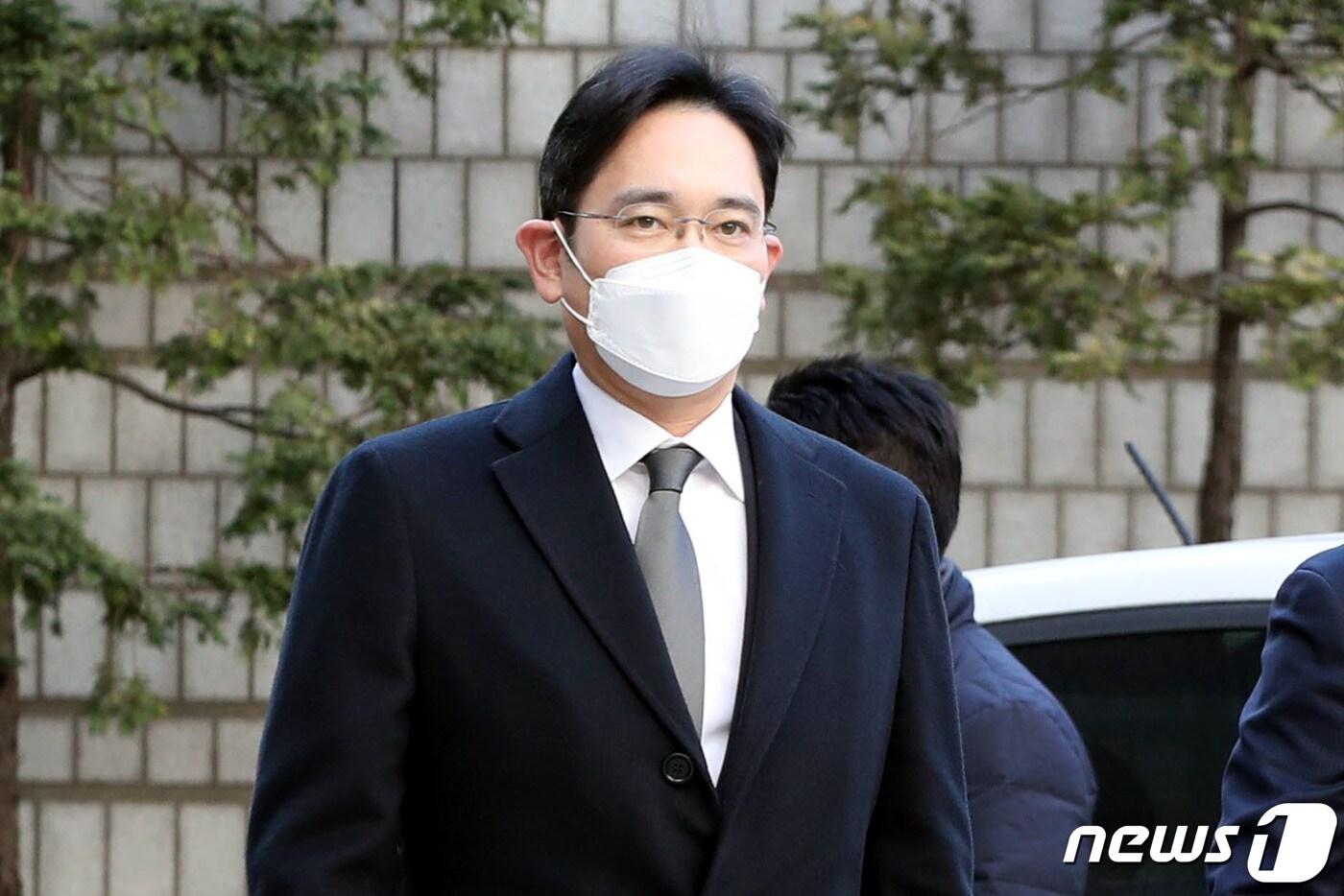 본문 이미지 - 지난해 12월 서울고법에서 열린 '국정농단' 파기환송심에 출석했던 이재용 삼성전자 부회장/뉴스1 ⓒ News1 이광호 기자