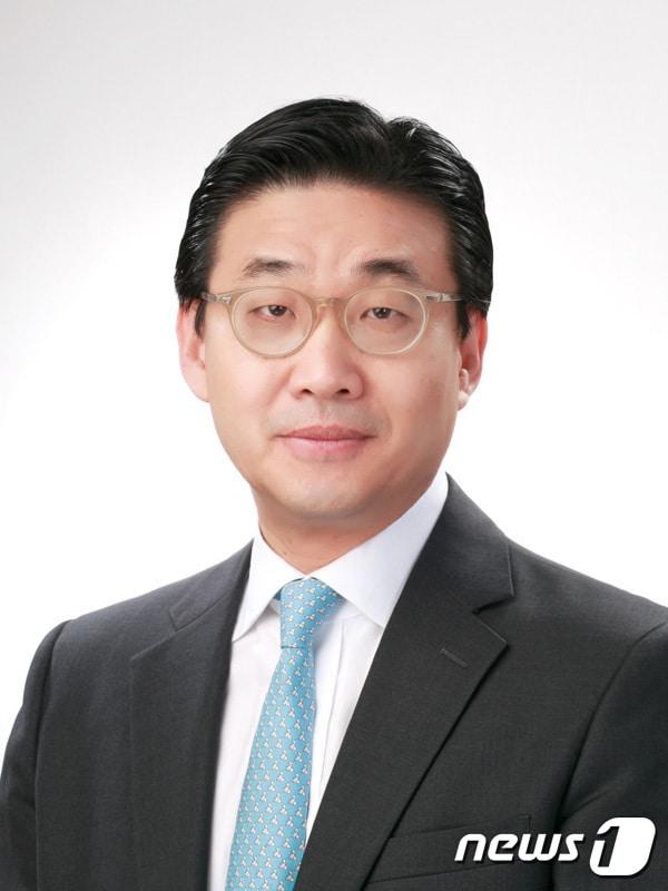 본문 이미지 - 문재인 대통령은 23일 외교부 2차관에 최종문 전 주프랑스 대사를 내정했다. (청와대 제공) 2020.12.23/뉴스1