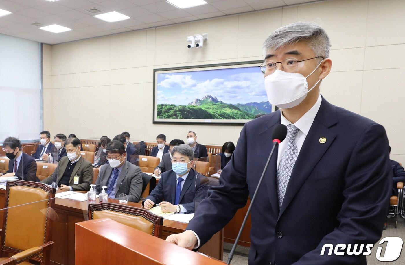 본문 이미지 - 박광석 기상청장이 지난해 12월3일 오전 서울 여의도 국회에서 열린 환경노동위원회 전체회의에서 법률안 의결에 대한 정부 측 인사말을 하고 있다. 2020.12.3/뉴스1 ⓒ News1 신웅수 기자