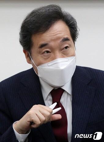 본문 이미지 - 이낙연 더불어민주당 대표가 지난 30일 서울 여의도 국회에서 2021년 신축년을 맞이하며 뉴스1과 신년 인터뷰를 하고 있다. 2021.1.1/뉴스1 ⓒ News1 박세연 기자