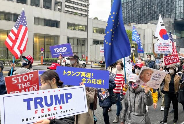 본문 이미지 - 지난달 29일 일본 도쿄에서 열린 미국 대선 불복 시위. (일본 아사히 신문) ⓒ 뉴스1