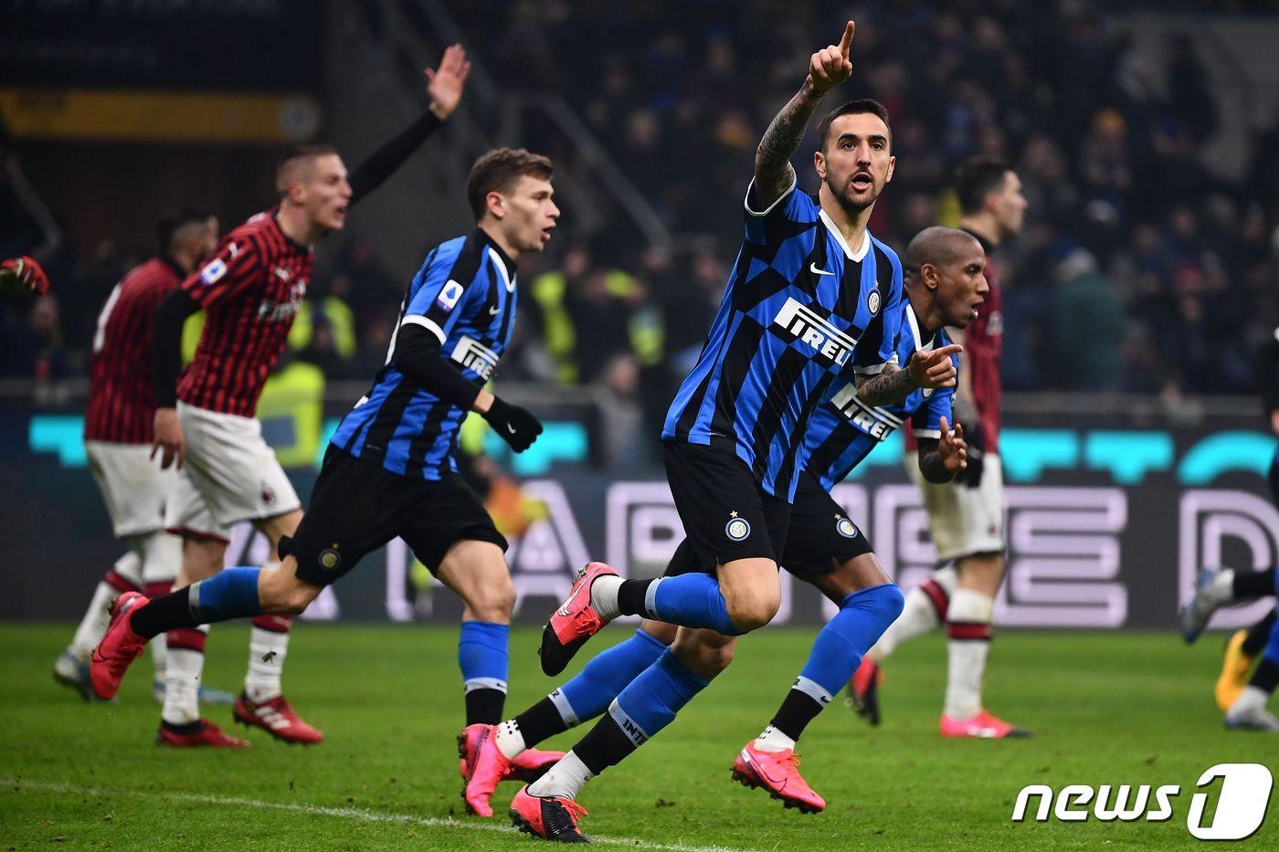 인터밀란이 라이벌 AC밀란에 역전승을 거두고 이탈리에 세리에A 선두에 올랐다. ⓒ AFP=뉴스1