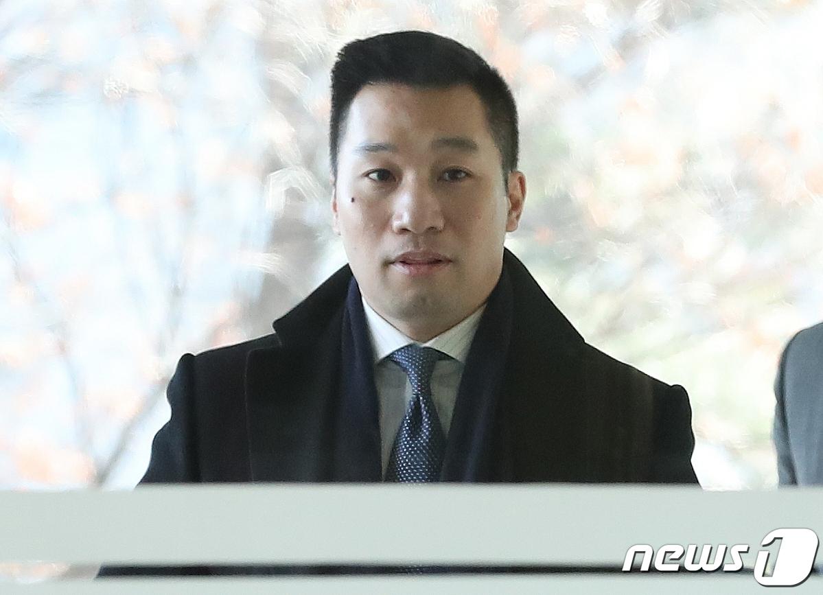 본문 이미지 - 알렉스 웡 미국 국무부 대북특별부대표가 지난 2020년 2월 서울 종로구 도렴동 외교부 청사에 열린 한·미북핵차석대표협의에 참석하기 위해 이동하고 있다. 2020.2.11/뉴스1 ⓒ News1 송원영 기자