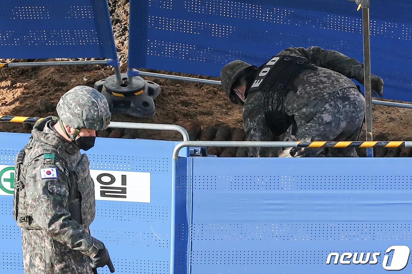 본문 이미지 - 군 폭발물 처리반 <자료사진> (사진은 기사 내용과 무관함) / 뉴스1 ⓒ News1 이승배 기자
