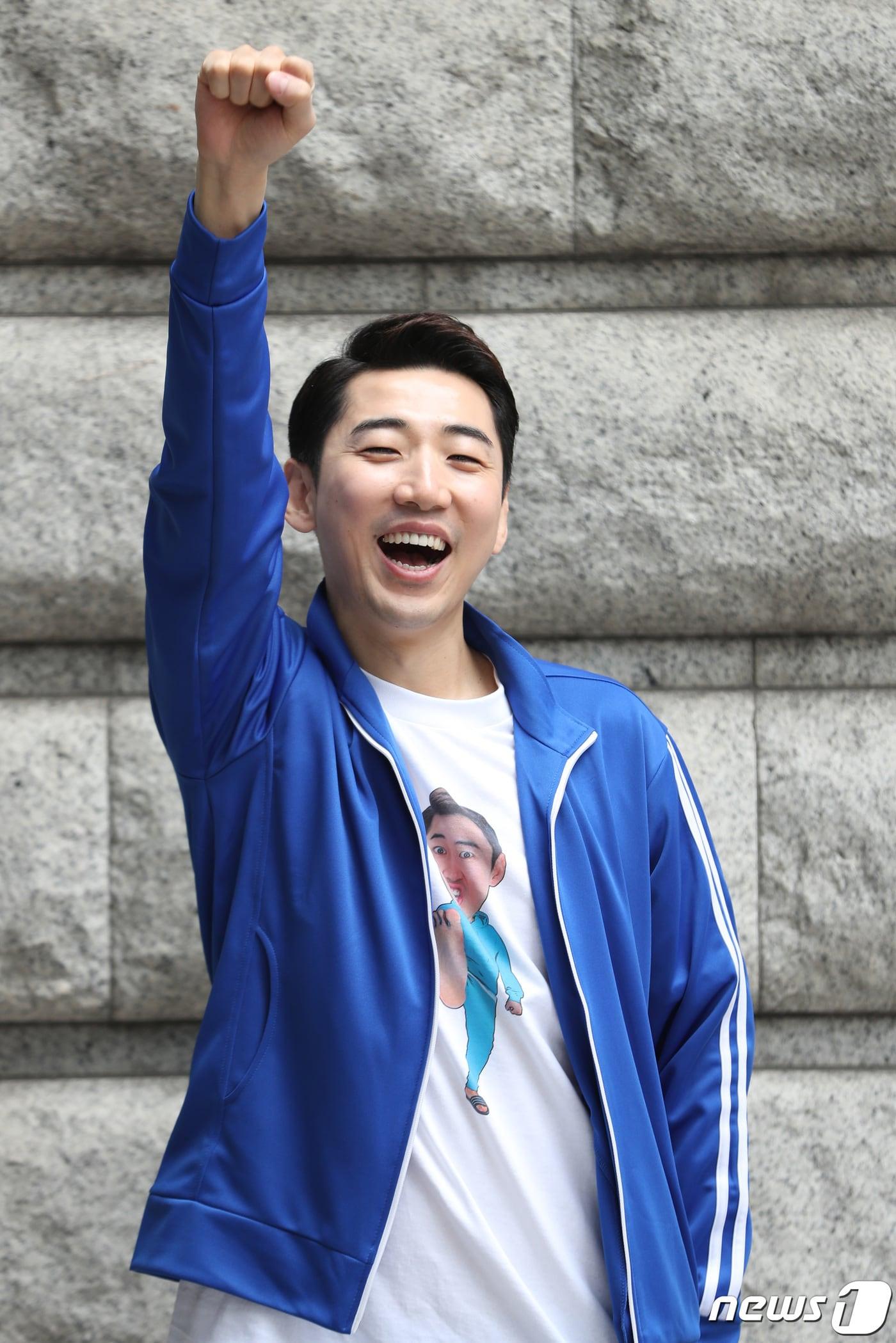 본문 이미지 - 개그맨 겸 가수 영기가 13일 뉴스1과 가진 인터뷰에서 포즈를 취하고 있다. ⓒ News1 박지혜 기자