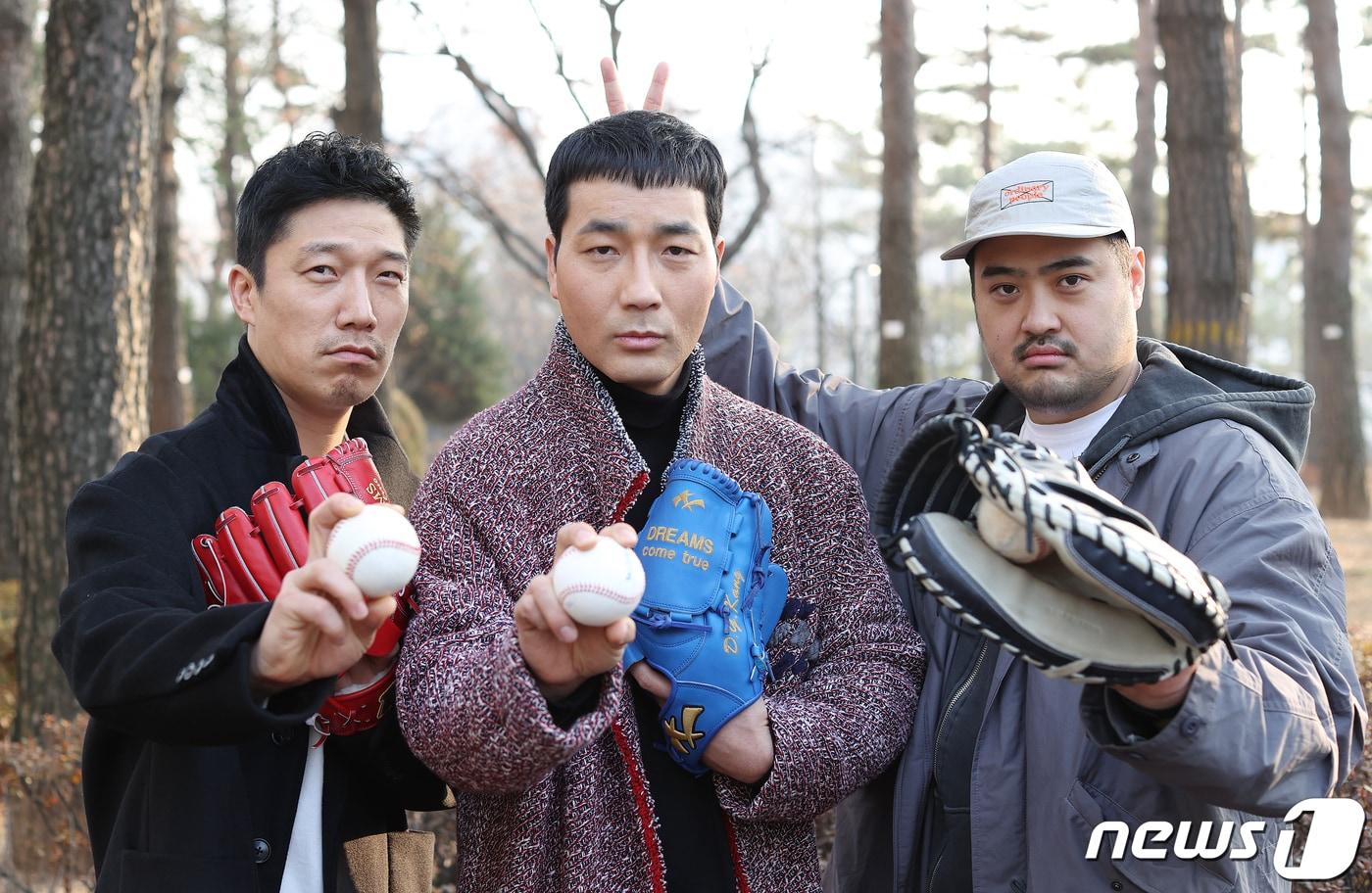 본문 이미지 - 서울 여의도 식당. SBS 금토드라마 ‘스토브리그’ 배우 홍기준(왼쪽부터), 하도권, 차엽 딥풀이 2020.2.14/뉴스1 ⓒ News1 김진환 기자