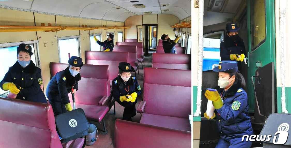 본문 이미지 - (평양 노동신문=뉴스1) = 북한 노동당 기관지 노동신문은 18일 '신형 코로나비루스(바이러스) 감염증을 철저히 막자'는 제목의 특집 기사를 싣고 관련 사진을 공개했다. 사진은 평양 청년여객열차 승무대에서 방역 작업을 하고 있는 모습. [국내에서만 사용가능. 재배포 금지. DB 금지. For Use Only in the Republic of Korea. Redistribution Prohibited] rodongphoto@news1.kr