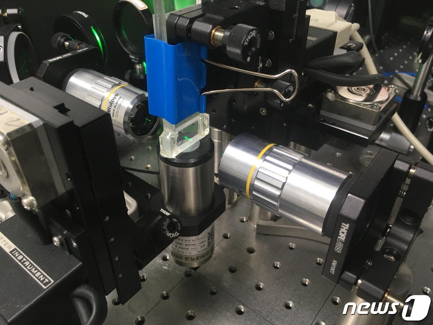 본문 이미지 - '공간 게이팅' 현미경의 모습. (IBS 제공) 2020.02.19/뉴스1